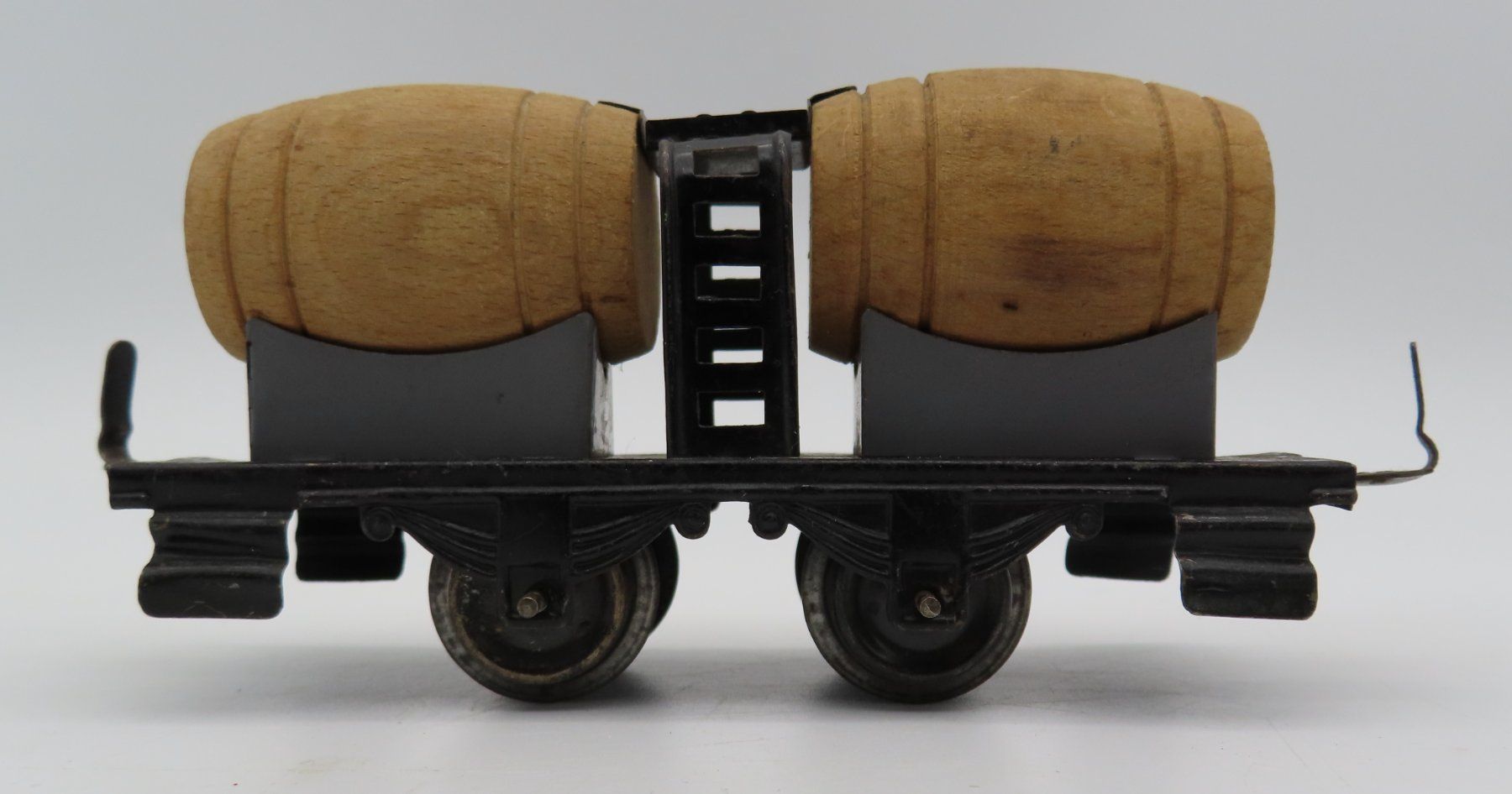 Modelleisenbahnen: Antike Spielzeug-Bahnwagen – Defekt aus Reinach BL von WBZ-Flohmarkt 4