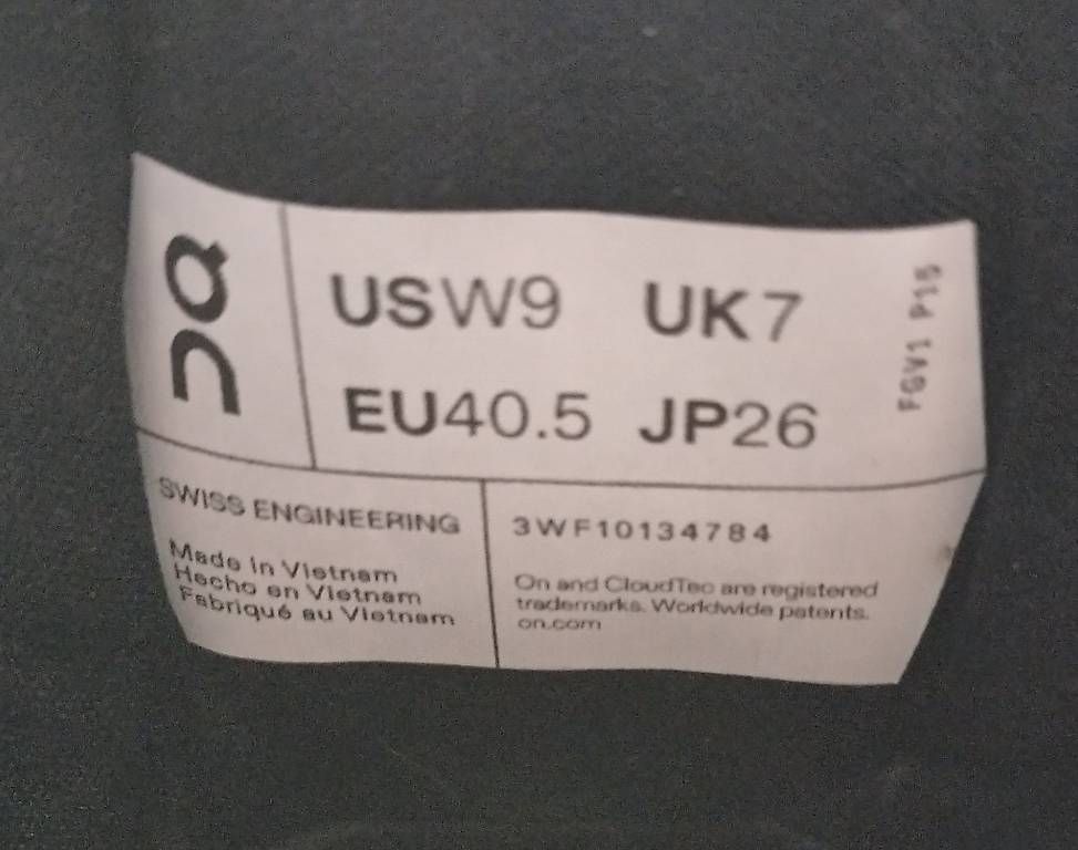 Damenschuhe: On Cloudrock W Waterproof - 50% – Neu und originalverpackt aus Lausanne von Ephyra 3