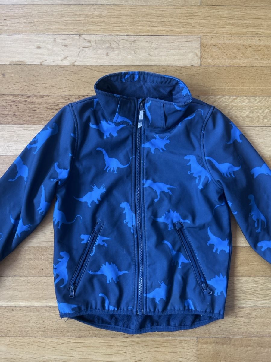 H&M Jacken & Mäntel: H&M Kinder Softshelljacke Dinosaurier Gr. 122 – Gebraucht aus Basel von Isi_takes_it_easy