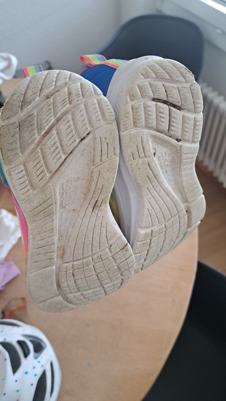 Skechers Scarpe per ragazze: Skechers Gr. 34 mit Licht – Usato da Rapperswil SG venduto da divadei 1