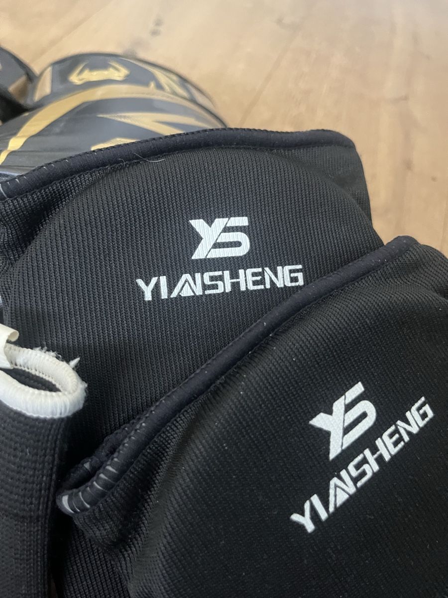 Protezioni & Imbottiture: Lot affaire de kick boxing  – Usato da Rossens FR venduto da yan_l5r9 2