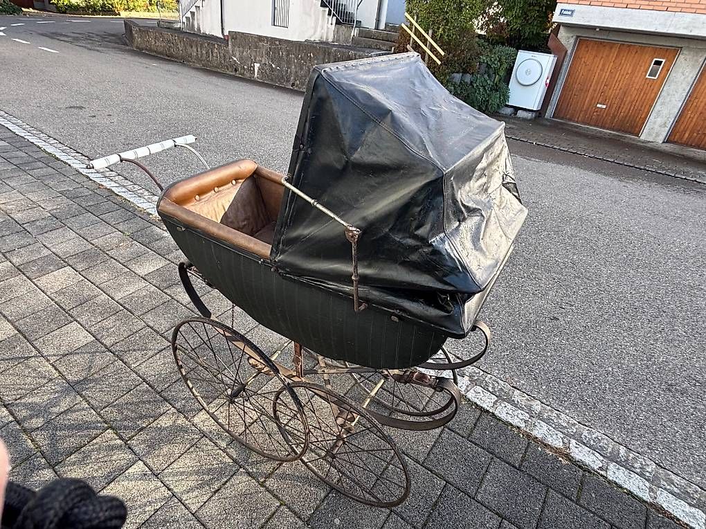 Poussette: Kinderwagen antik Barock – D'occasion à Heldswil par CRG125 3