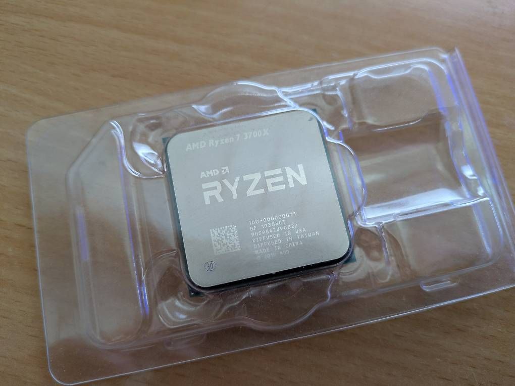 Composants électroniques: AMD Ryzen 7 3700X – D'occasion à Niederhasli par mic_tv2f
