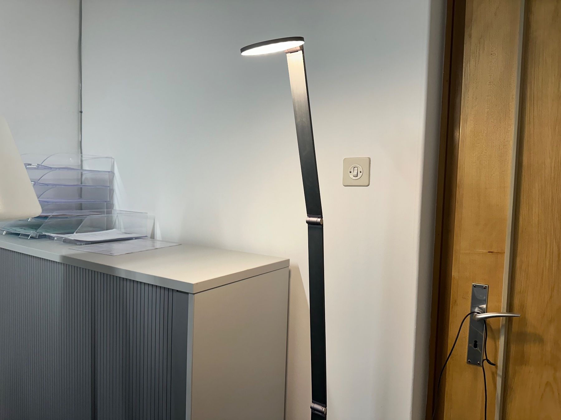 Lampen: neue, stylische, dimmbare Stehlampe 165cm – Neu (gemäss Beschreibung) aus Necker von liq24
