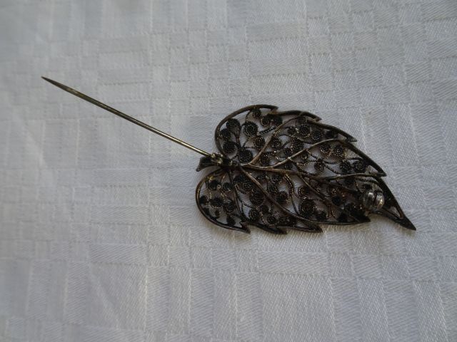 Spille & Fermagli: Brosche BUCHENBLATT, filigrane Handarbeit 6x4cm, Metall – Usato da Berikon venduto da Kolophonium43 4
