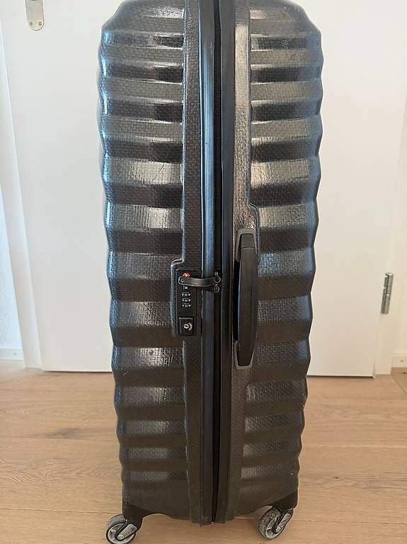 Valises de voyage: Koffer - Large Samsonite Hardshell Suitcase  Black  4 Wheels – D'occasion à Zürich par lau_pz7b 1