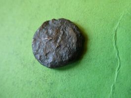 uralte Bronzemünze  13 mm     1.64 g