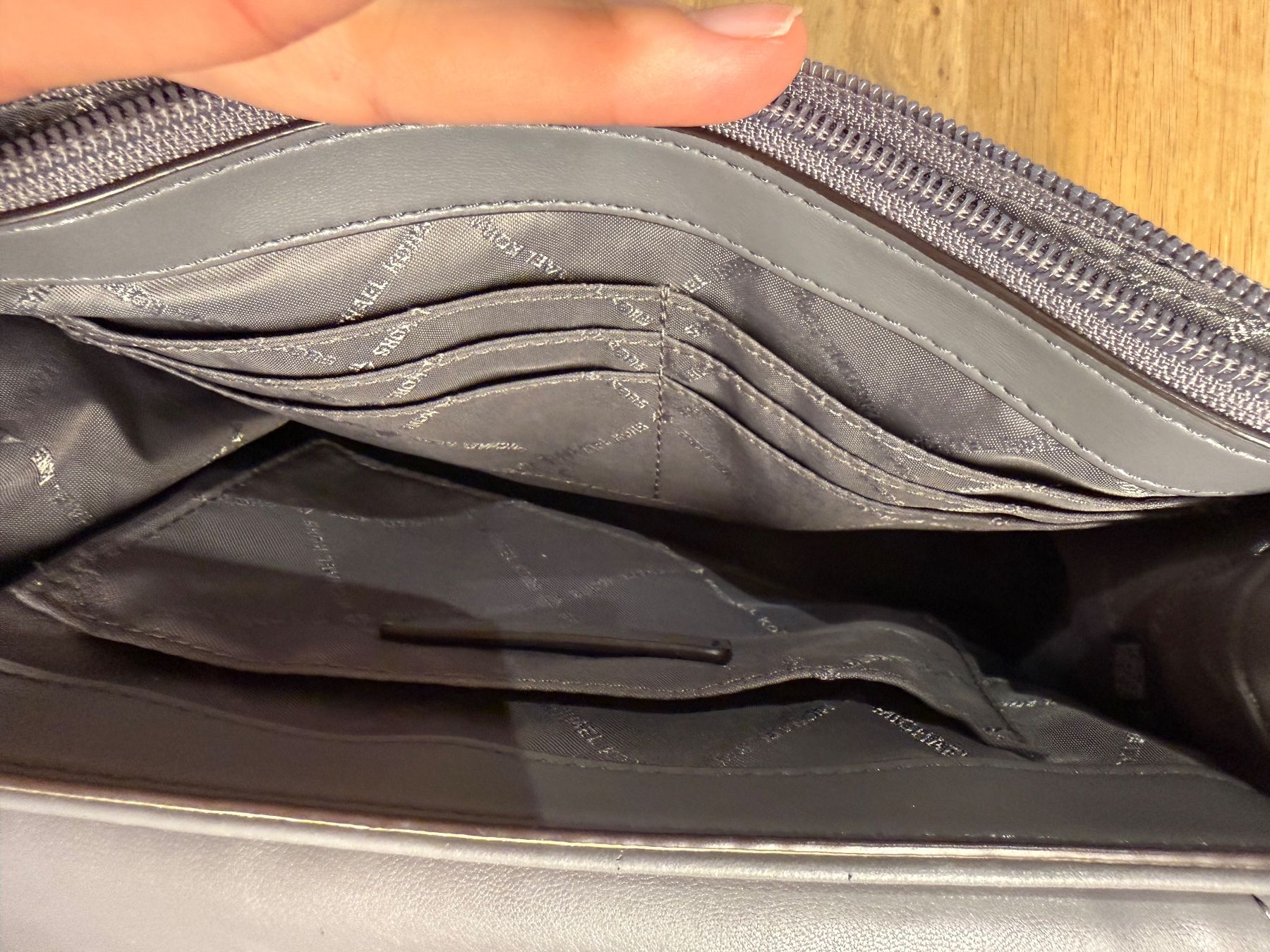 Michael Kors Borse da donna: Michael Kors Tasche Grau – Usato da Ellikon an der Thur venduto da jana-sch 4