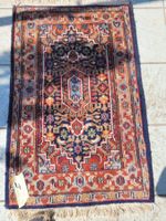 älterer orientalischer Teppich rot mit Etikette 95 x 63 cm