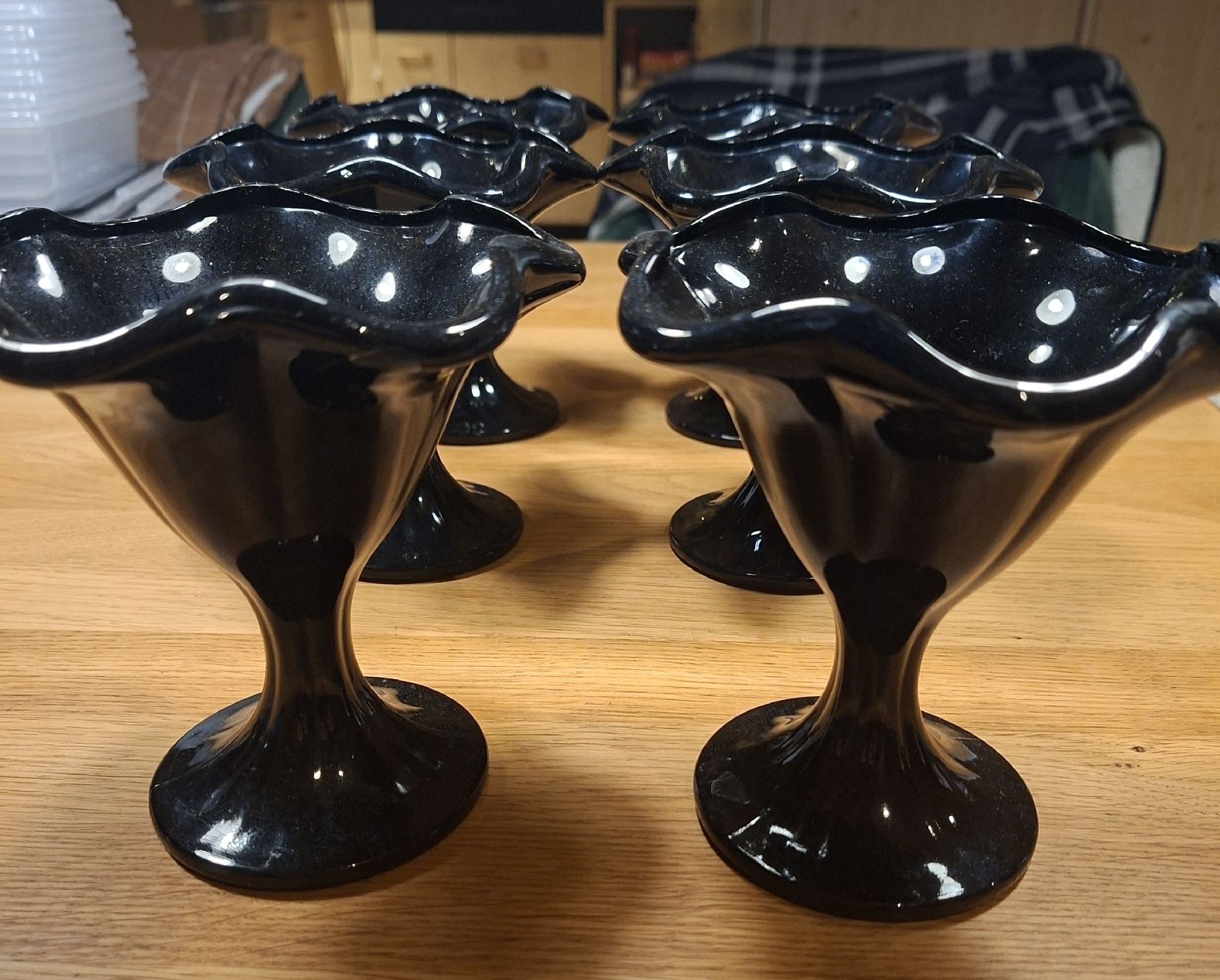 Set di piatti: 6x Schwarze Coupe Becher – Usato da Winterberg ZH venduto da mel_xn25