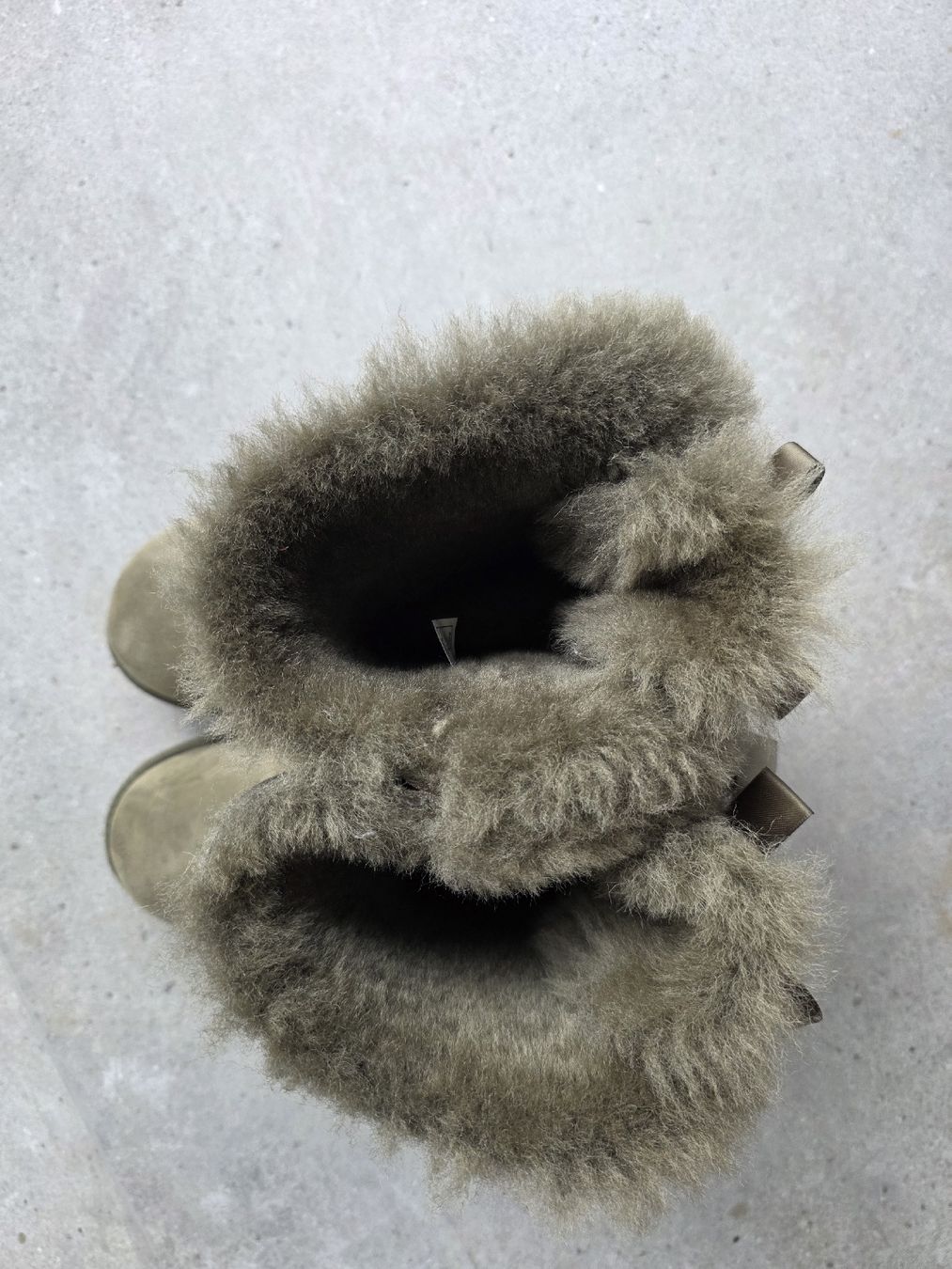 Ugg Scarpe da donna: UGG Bailey Boots mit Schleifen Gr. 38 - NEU – Nuovo (secondo la descrizione) da Starrkirch-Wil venduto da NHA01 3