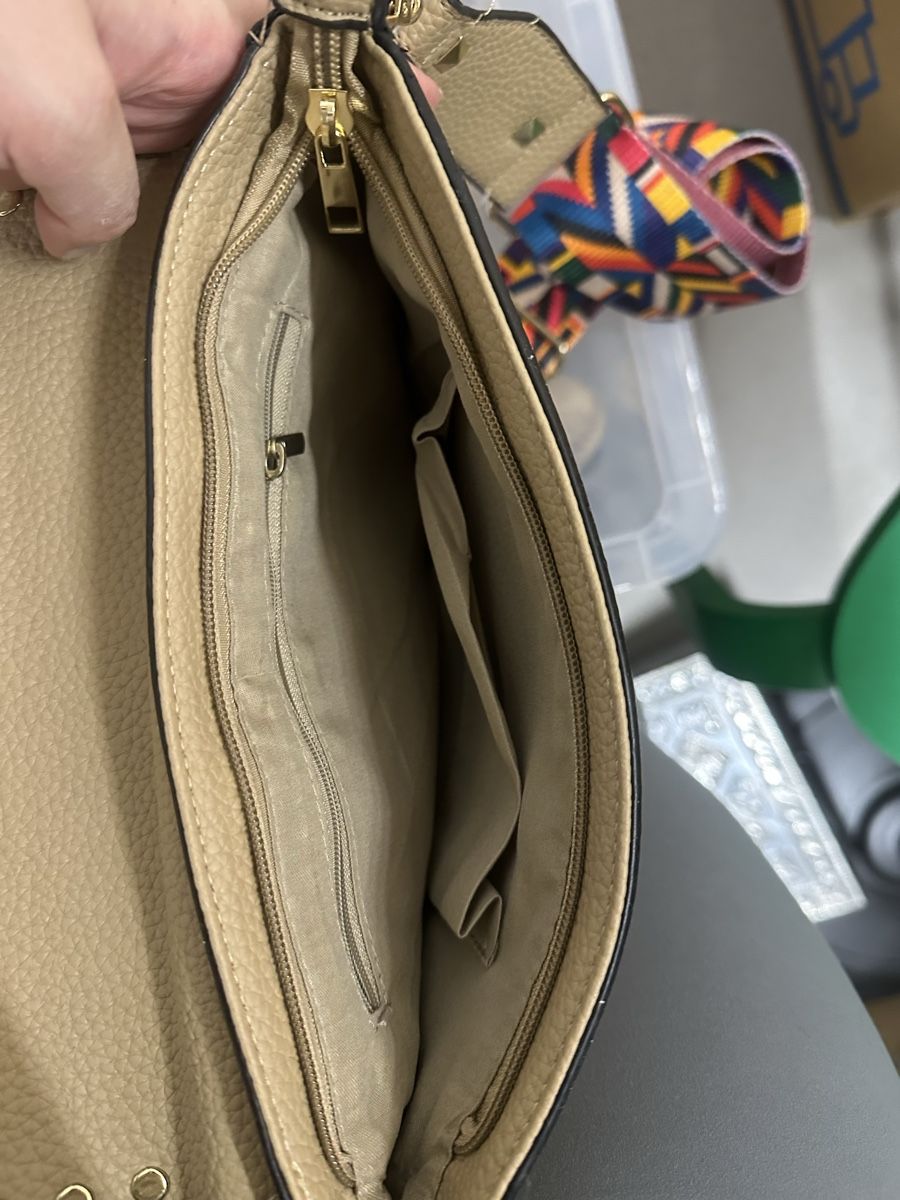 Borse da donna: Beige Ledertasche mit farbigen Nieten – Usato da Zürich venduto da kri_6t8y 2