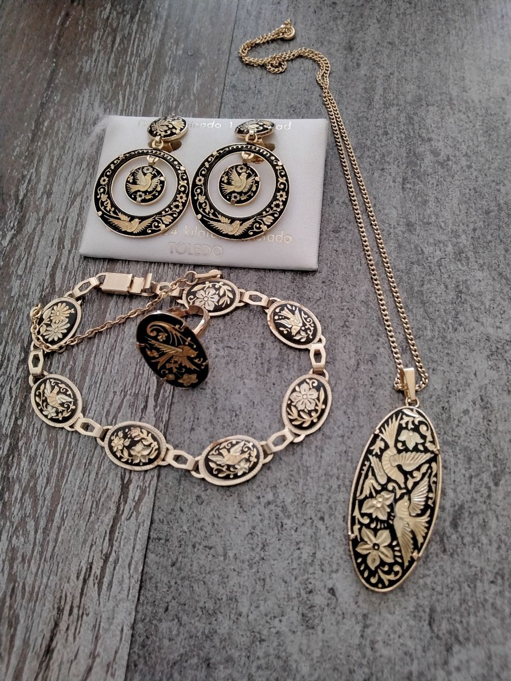 Altri gioielli: SCHMUCK SET SCHWARZ GOLD NEU – Nuovo (secondo la descrizione) da Biel/Bienne venduto da dasi3