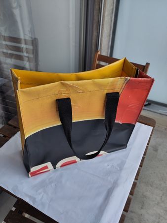 Praktische, robuste Tasche aus LKW-Plane - Swiss Made!