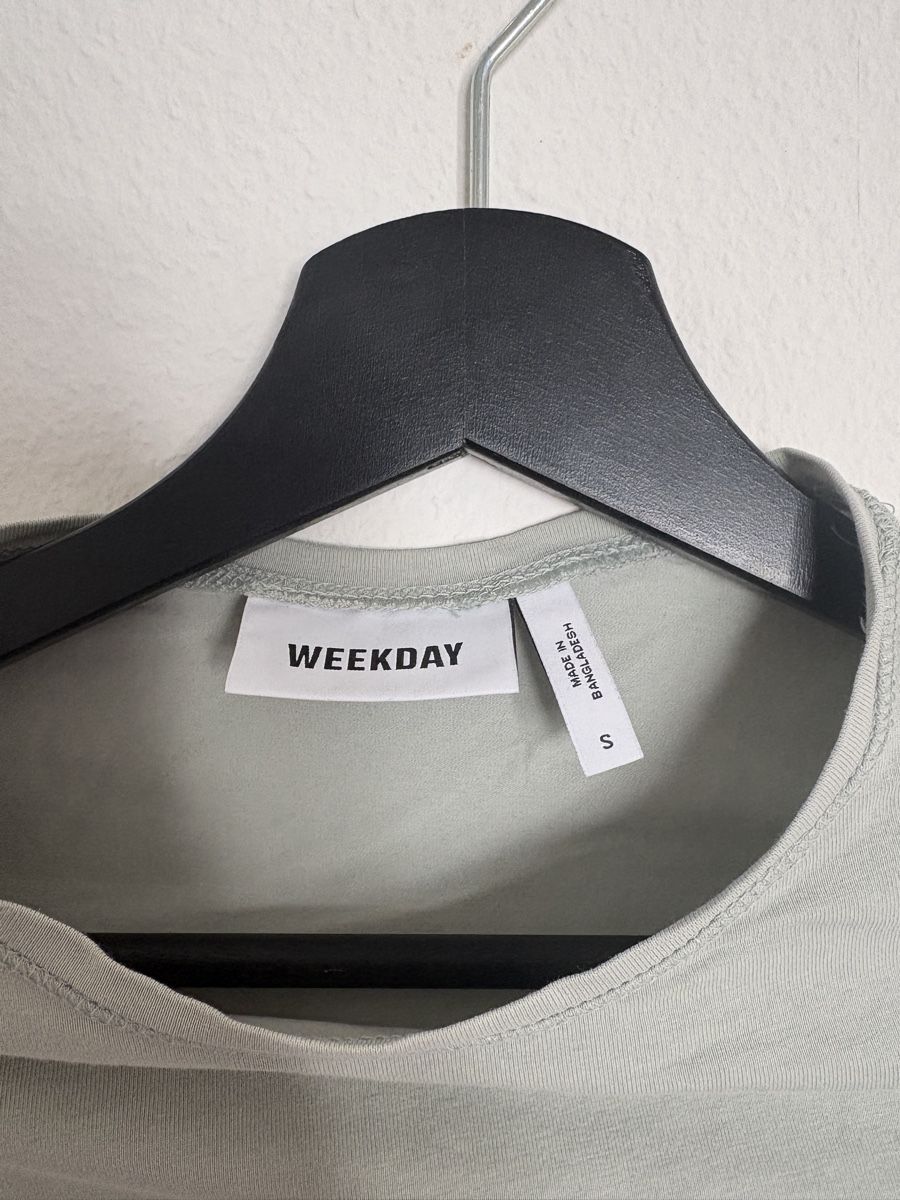 Weekday T-shirt: Werkday Basic T-Shirt hellgrün Gr. S – Usato da Luzern venduto da poe_5fml 1