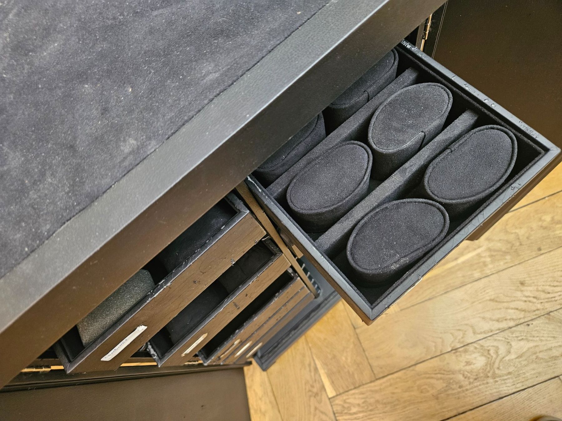Valigie: Uhrenkoffer / Uhrenschrank / Musterkoffer – Usato da Oberwil BL venduto da Cla_Hu 1