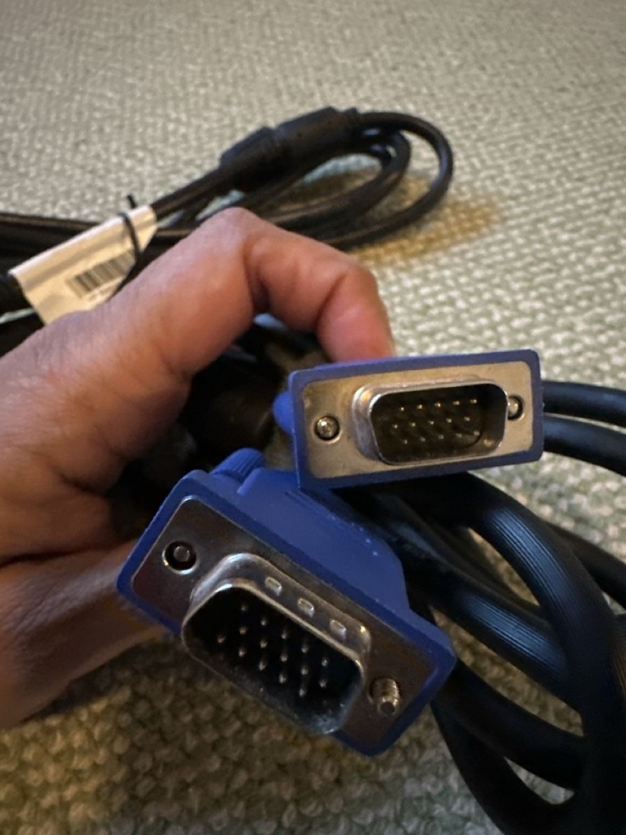 Câbles: VGA cable – D'occasion à Bex par roopa.gorla 2