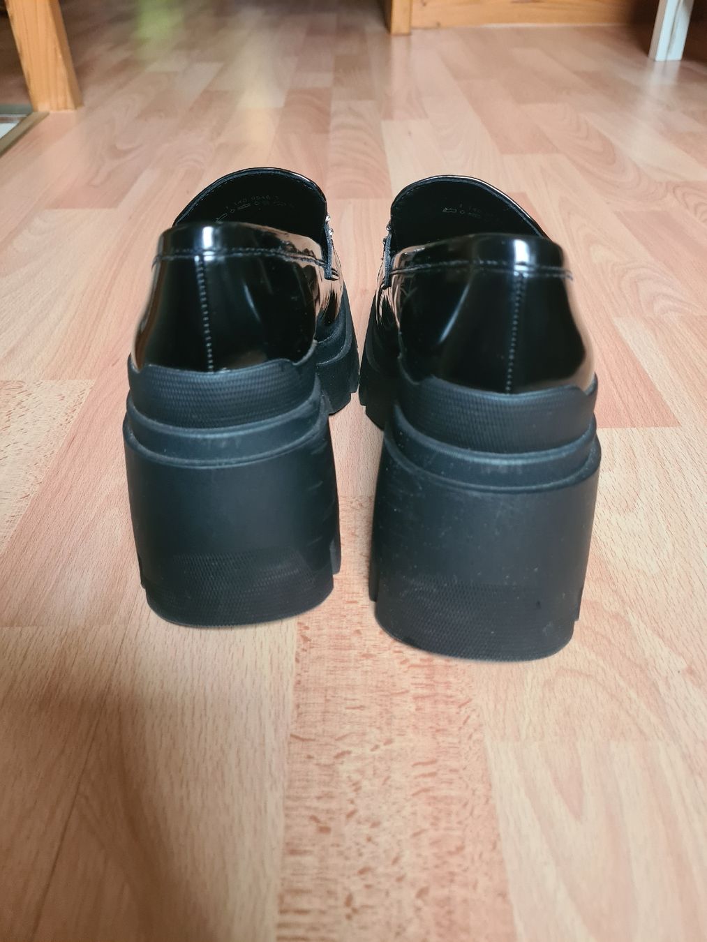 Damenschuhe: Lack-Loafer / Halbschuhe Grösse 37 – Gebraucht aus St. Josefen von Meli019 2