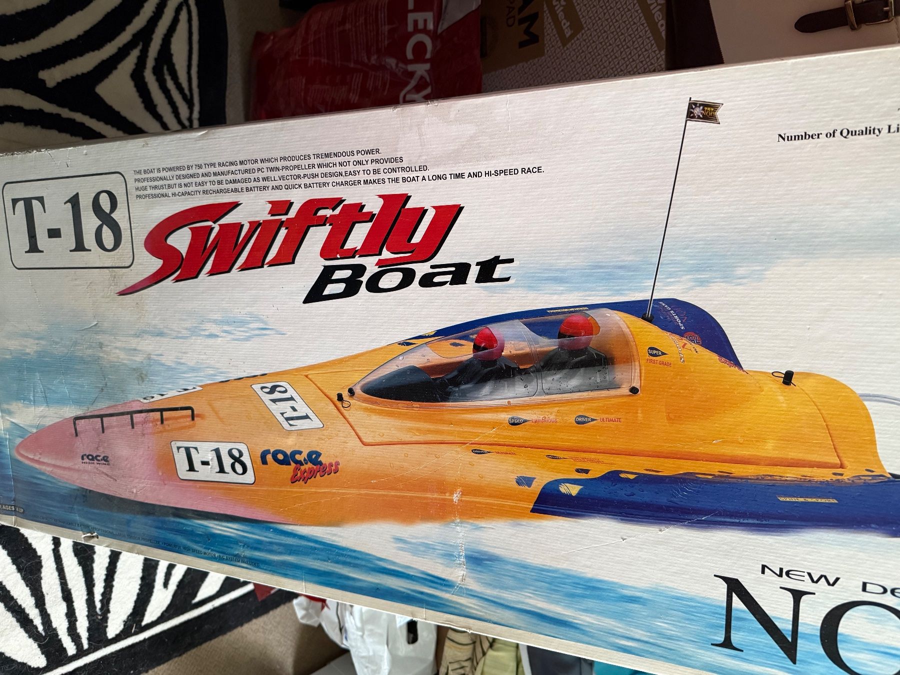 Modellismo RC: Ferngesteuertes Rennschiff – Nuovo (secondo la descrizione) da Kilchberg ZH venduto da Albis