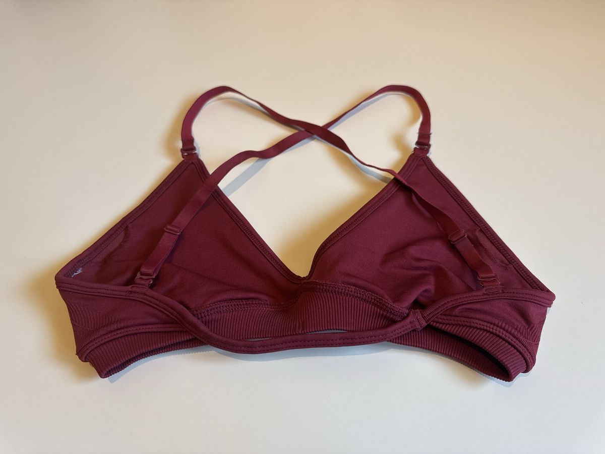 Aybl Top: AYBL Adapt Seamless Strappy Sports Bra taille M – Nuovo (secondo la descrizione) da Athenaz (Avusy) venduto da mae_z5lc 1