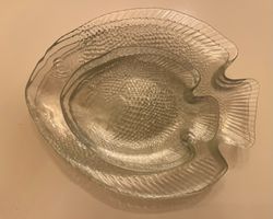 Glasteller in Fischform