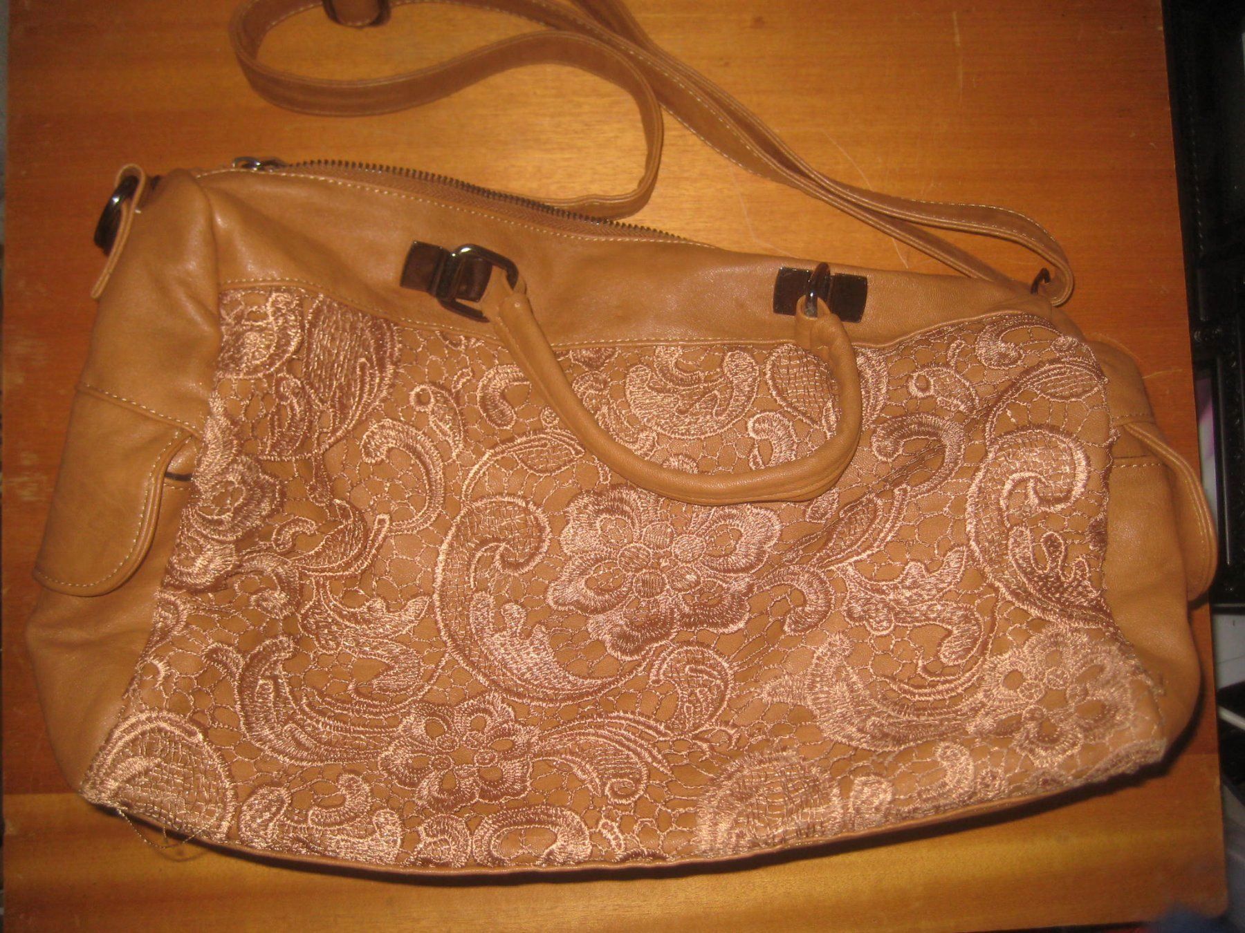 Taschen für Damen: DAMEN UMHÄNGE  HANDTASCHE – Gebraucht aus Uster von flocke1