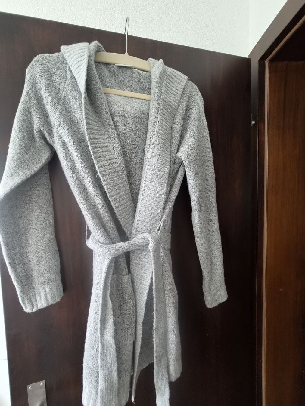 Giacche: Strickjacke Damen Gr M Grau mit Kapuze & Gurt – Usato da Altishofen venduto da tammy05