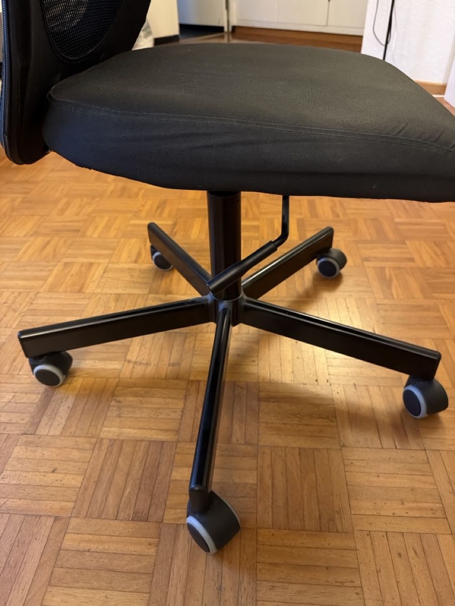 Ikea Sedie: Ergonomic Office Chair, Black, Adjustable Height,Used. – Usato da Zürich venduto da smanaswi 4