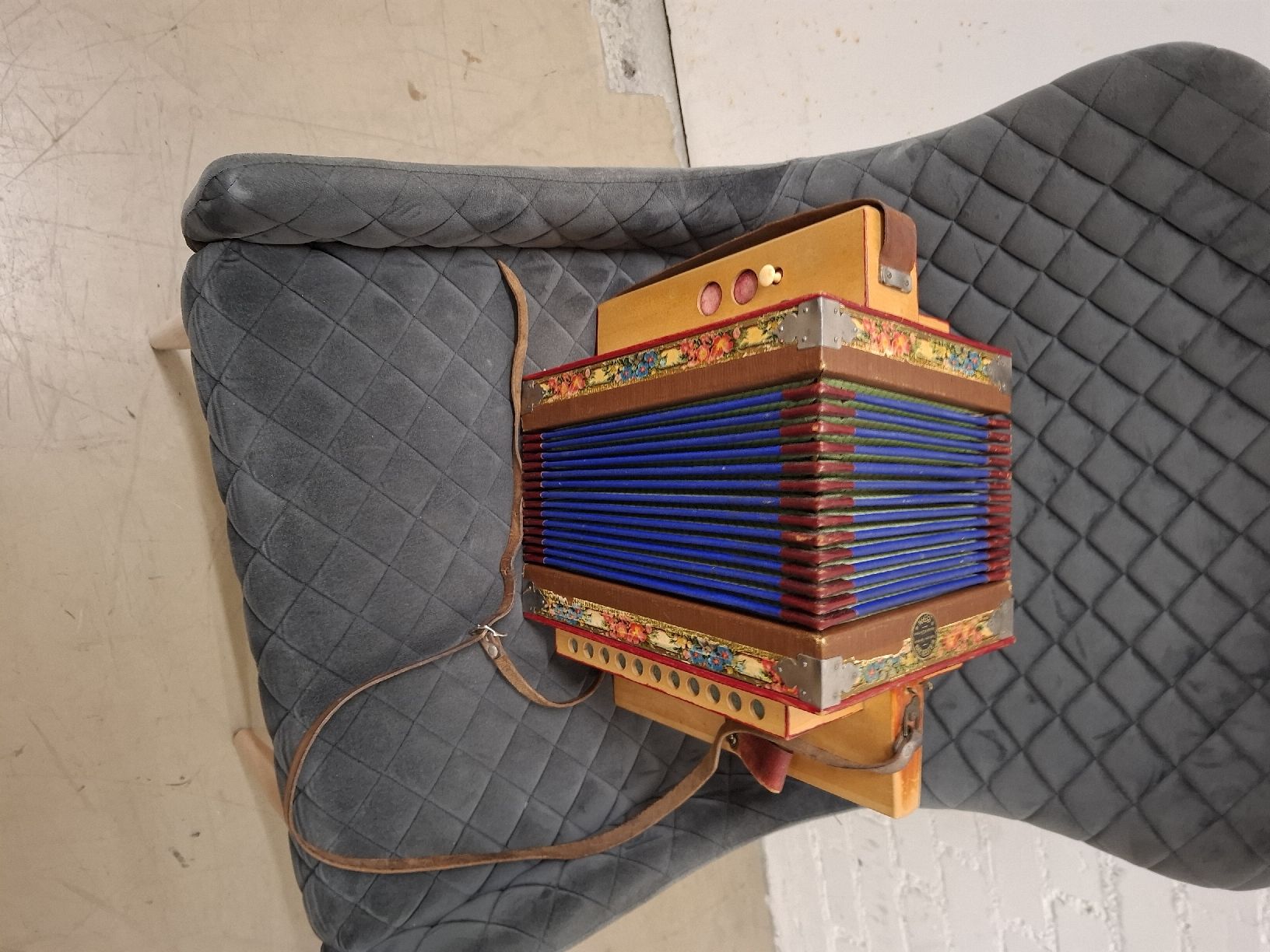 Musikinstrumente: schwyzerorgeli 8 basse – Gebraucht aus Villeneuve von BibiVintage 7