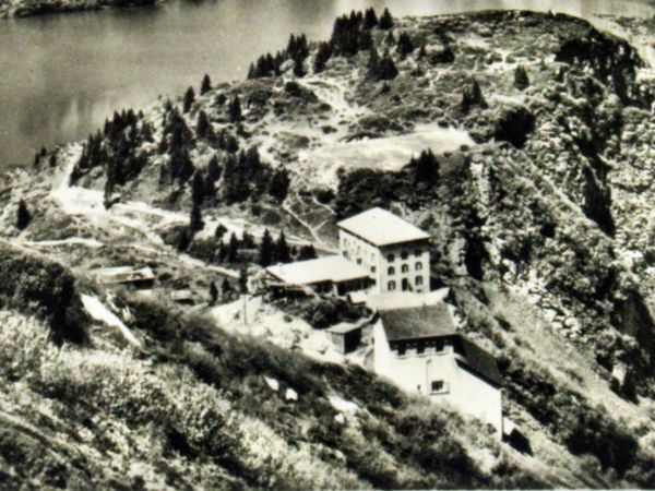 Cartoline postali: Trübsee mit Hotel Trübsee , Luftseilbahn – Nuovo (secondo la descrizione) da Grenchen venduto da Bluemchen1900
