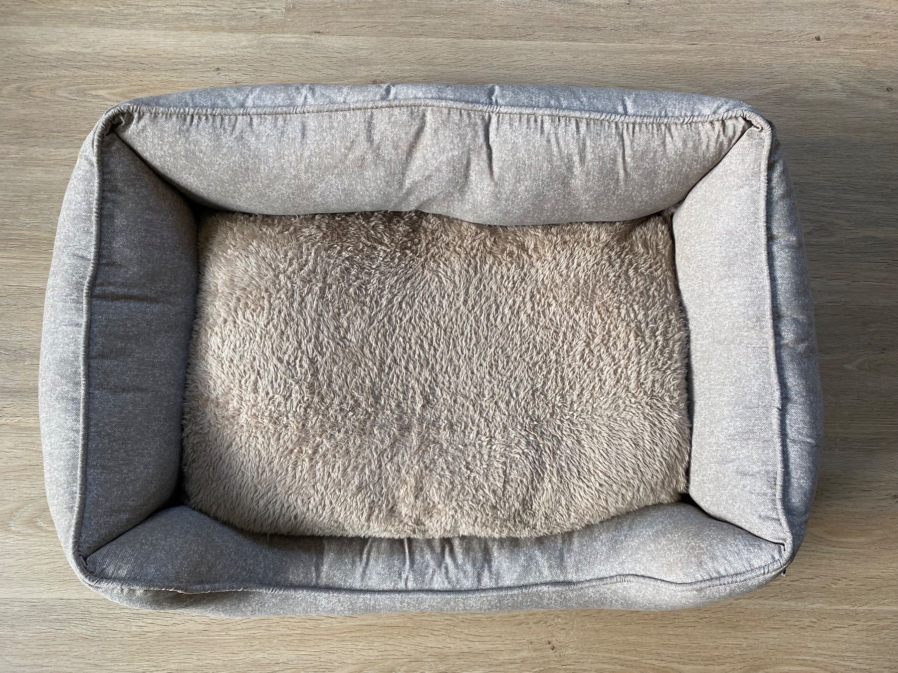 Niches, paniers: Hundebett Grösse ca. 50 x 70 cm – D'occasion à Appenzell Meistersrüte par zongabolla 1