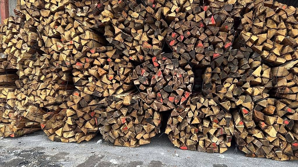Articoli in legno: Stères de bois en ballots – Usato da Vétroz venduto da Polygroup 2