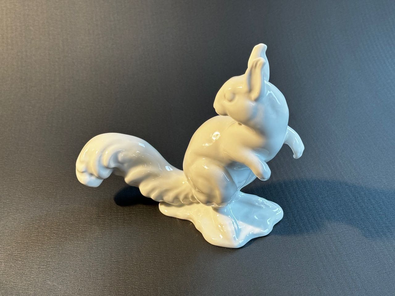 Statuette: Schönes Langenthal Porzellan Eichhörnchen – Usato da Ettenhausen TG venduto da OptikerAusverkauf 3
