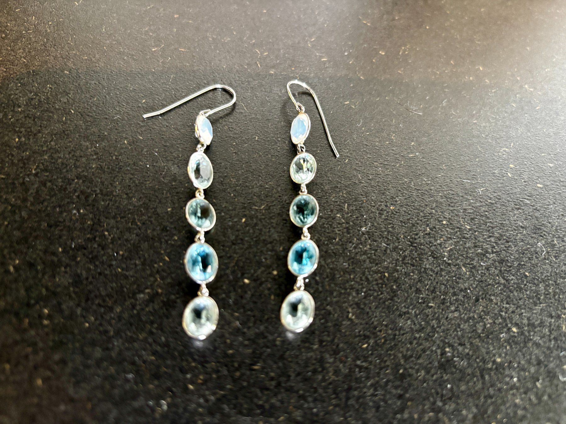 Swarovski Orecchini pendenti & Orecchini a lobo: Swarovski Drop Ohrhänger mit Blautopas-Steinen – Usato da Spiegel b. Bern venduto da Laystyx 1
