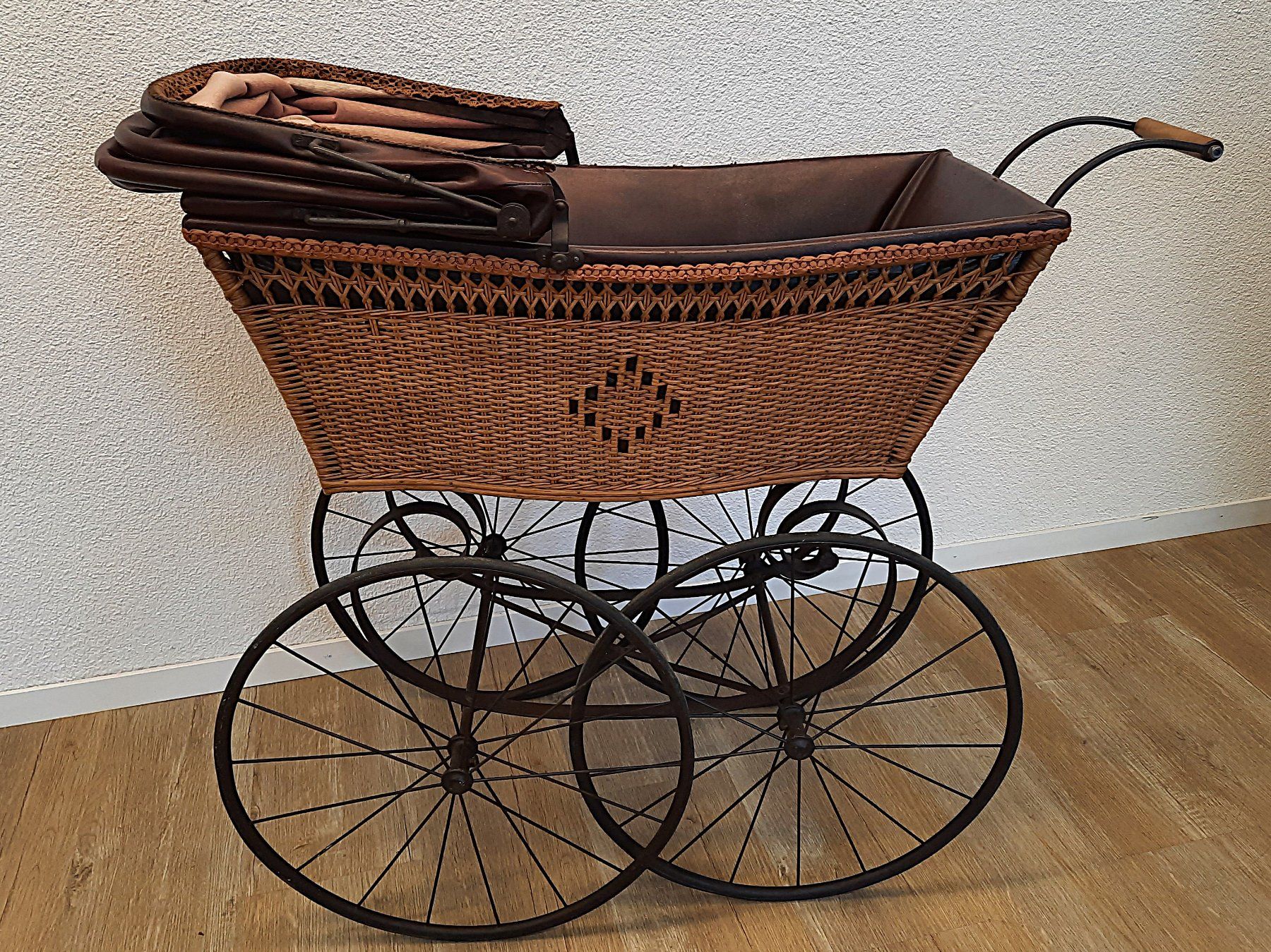Carrozzine: Antiker Kinderwagen – Usato da Beinwil am See venduto da Restwert_Beinwil 1