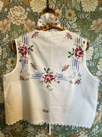 Handgemachte Weste, bestickt mit Rosen, Grösse L/M Top!