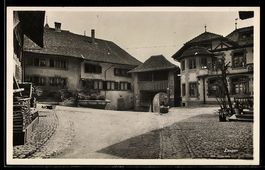 AK Laupen, Platz mit Torhaus und Brunnen