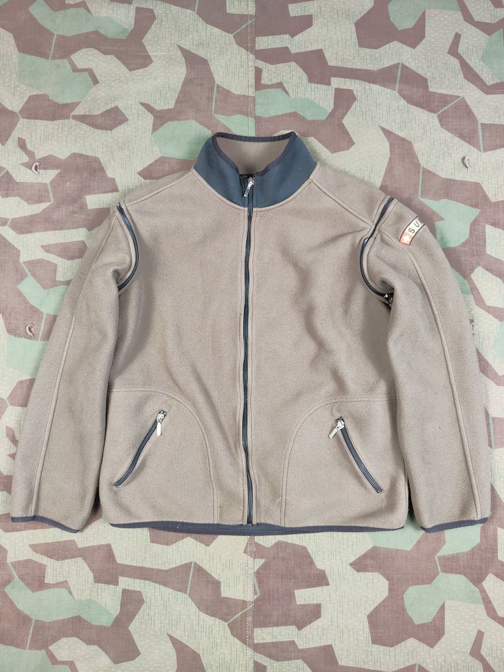 Schweizer Armee Uniformi: Fleece-Jacke Ord. 2006, Grösse L – Usato da Bauma venduto da SwissMilitaria