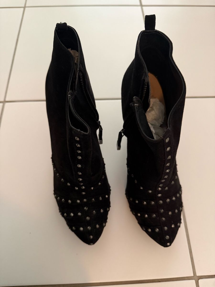 Scarpe da donna: Black Studded Ankle Boots Size 37 – Usato da Riehen venduto da abo_h2tz