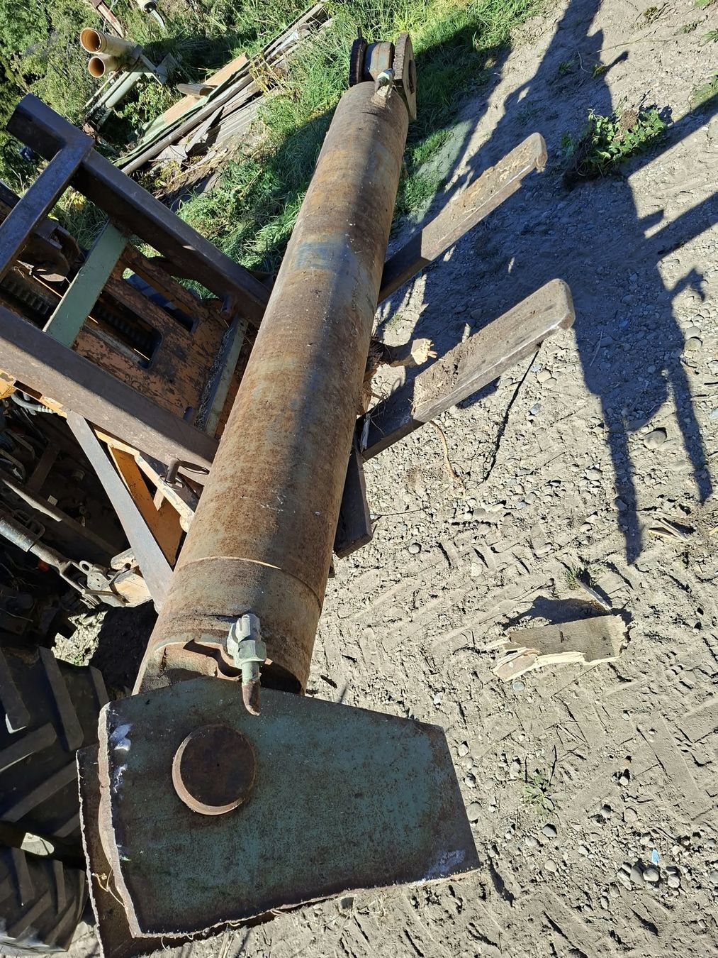 Autres fournitures industrielles: Hydraulikzylinder – D'occasion à Romoos par Straussenranch