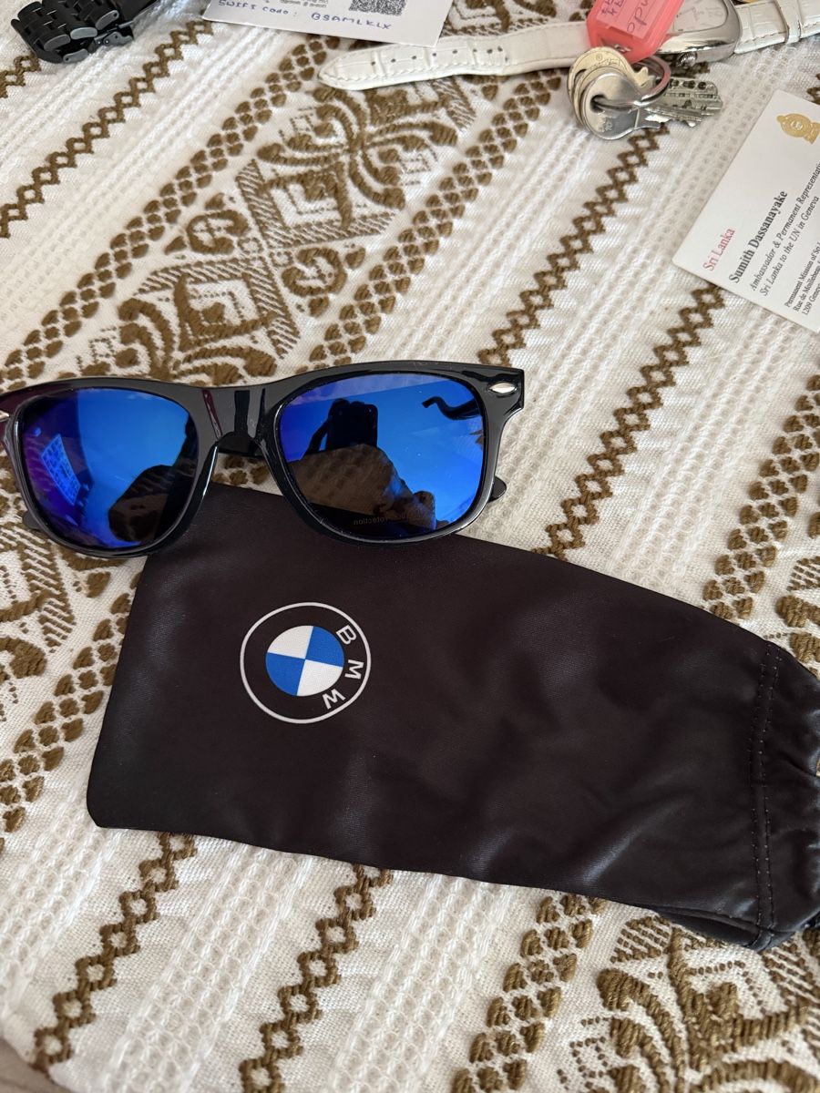 BMW Brillen & Gläser: Lunette de soleil BMW neuve  – Neu und originalverpackt aus La Chaux-de-Fonds von CGL_watches16y