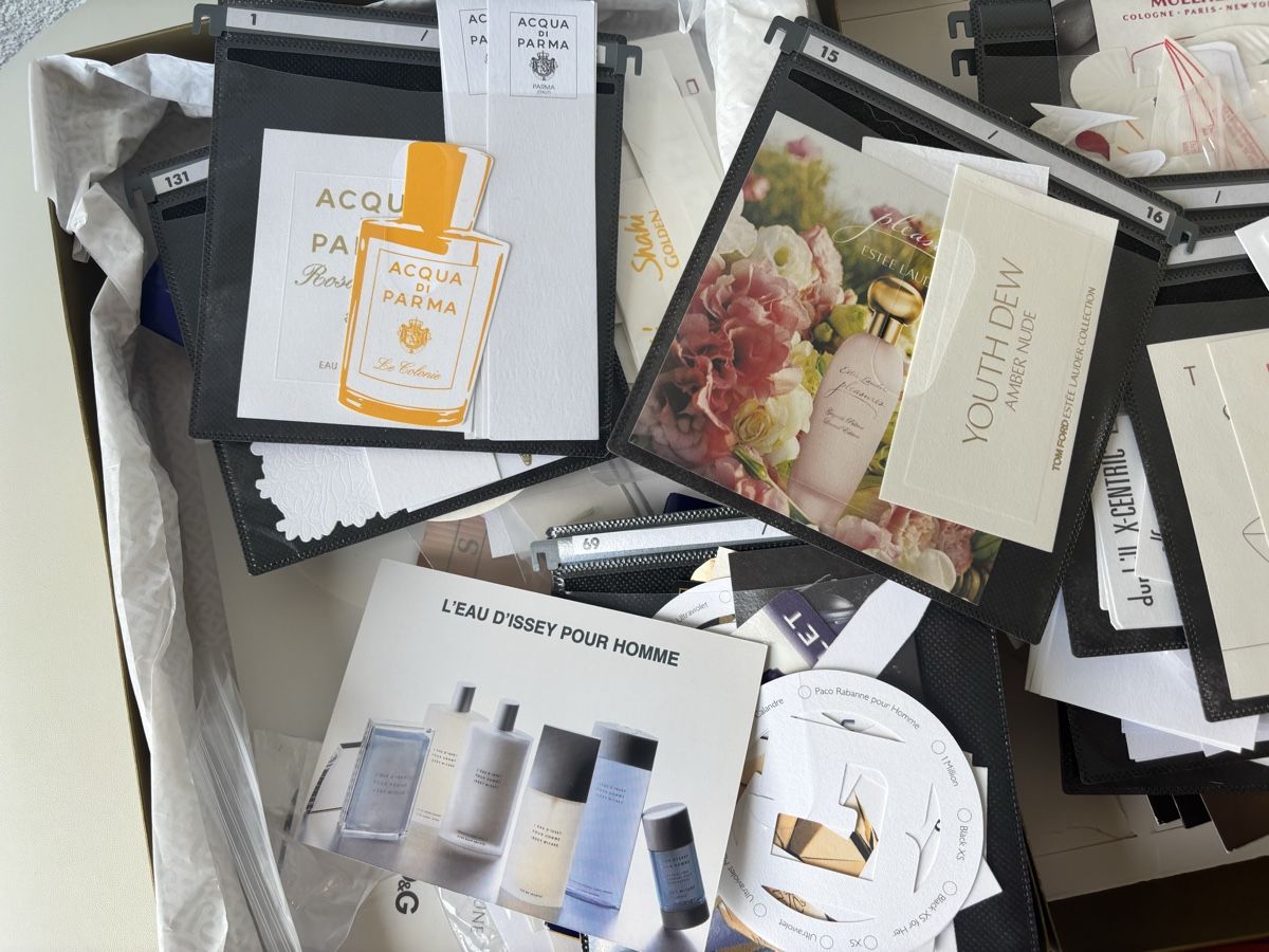 Profumi & Eau de Toilette: Lot de publicité - parfumerie – Usato da Collombey venduto da Cards07 3