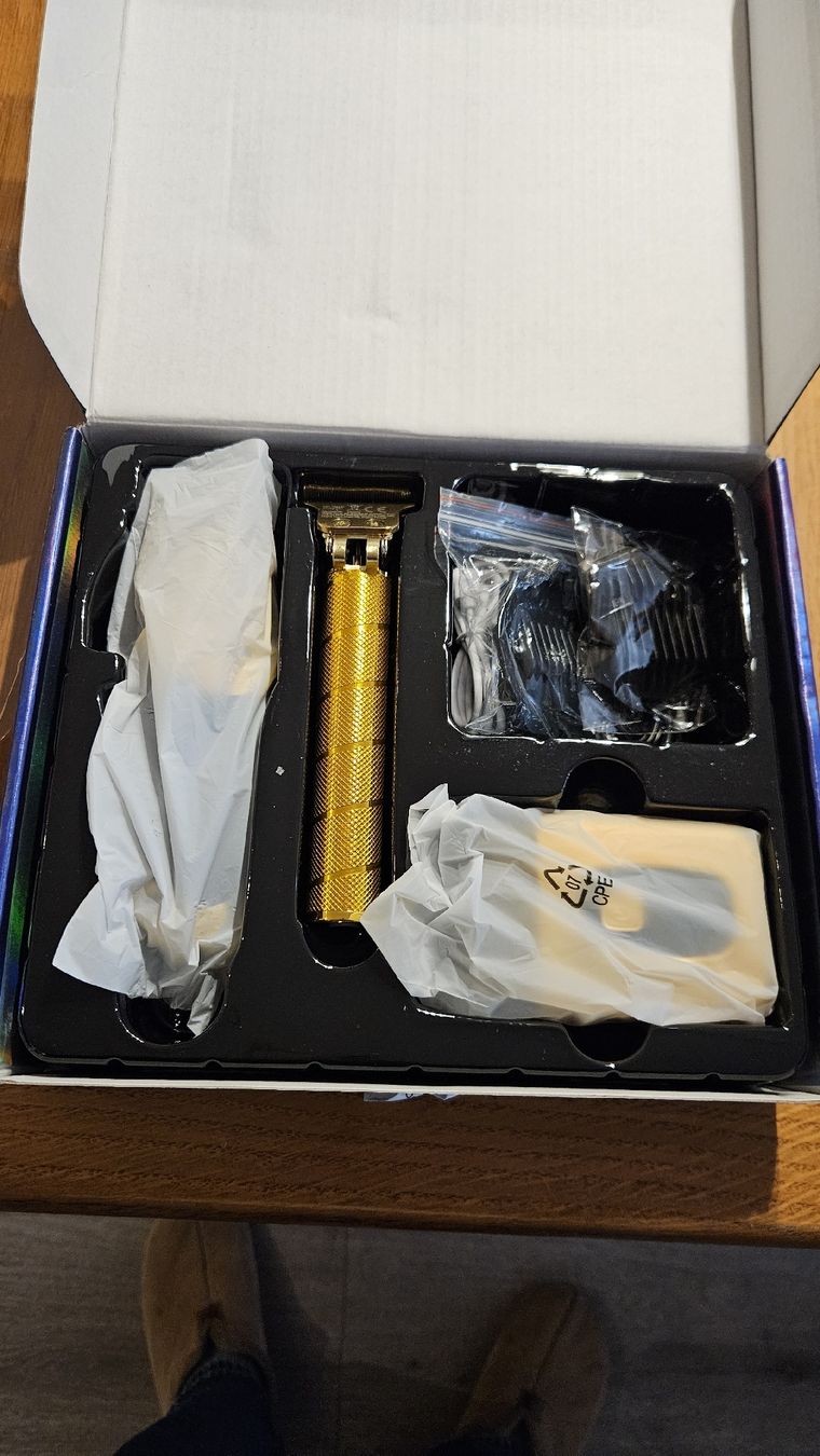 Prodotti per la cura & articoli per la pulizia: Set de tondeuses à barbe et à cheveux – Nuovo e nell'imballaggio originale da Bellevue venduto da tcheppe 6