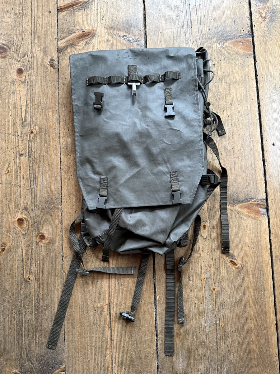 Schweizer Armee Zaini: Schweizer Armee Militär Kampfrucksack 90 – Usato da Quinto venduto da Ticino_69