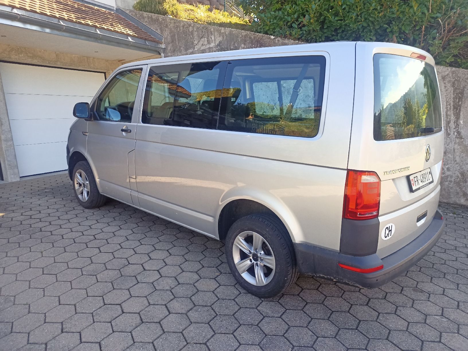 Véhicules utilitaires: VW T 6   In Top Zustand – D'occasion à Plasselb par Frisi4 5