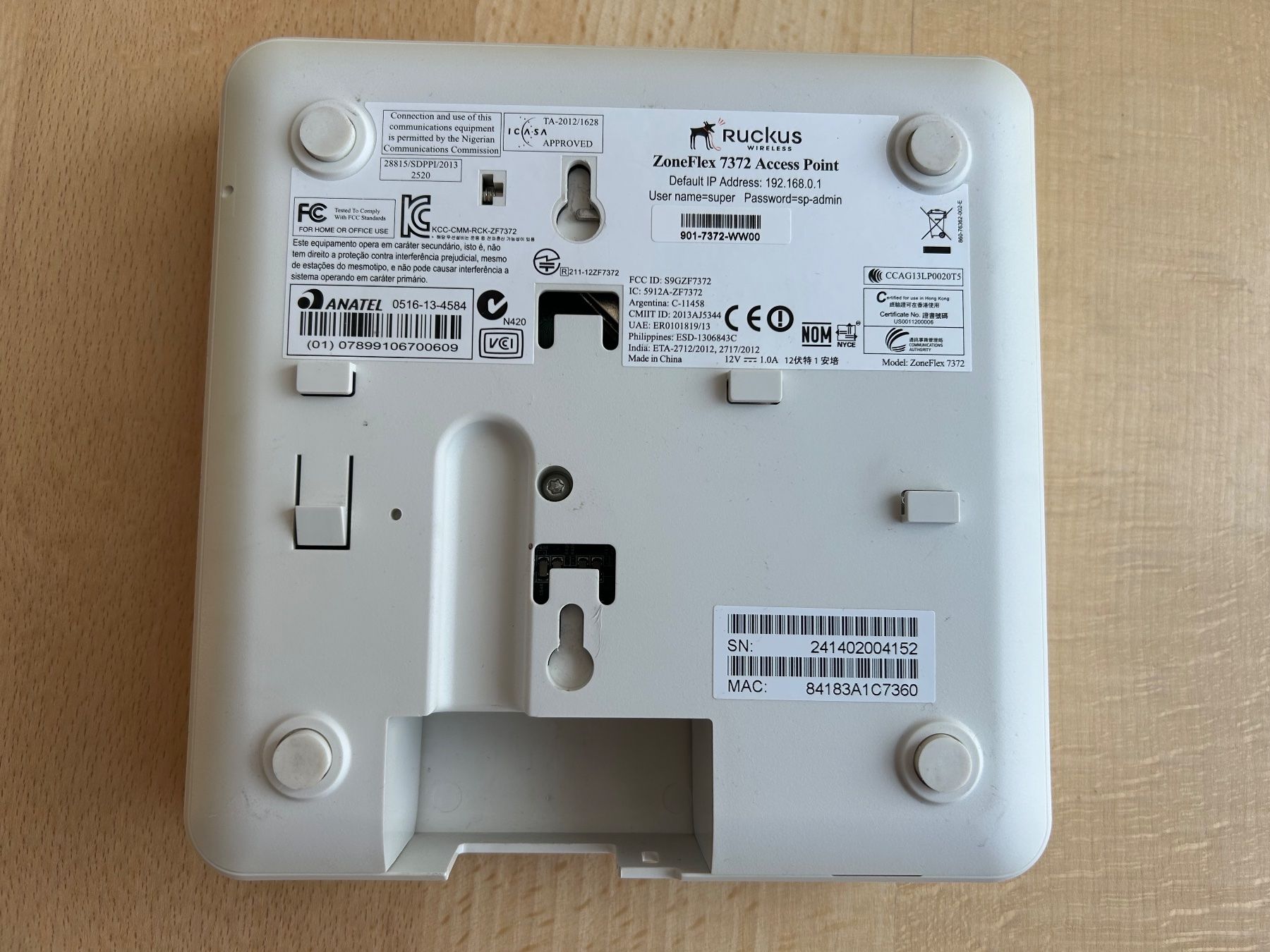 Modem & Router: Ruckus ZoneFlex 7372 Wireless Access Point (WLAN) – Usato da Bremgarten AG venduto da Auctionforyou 2