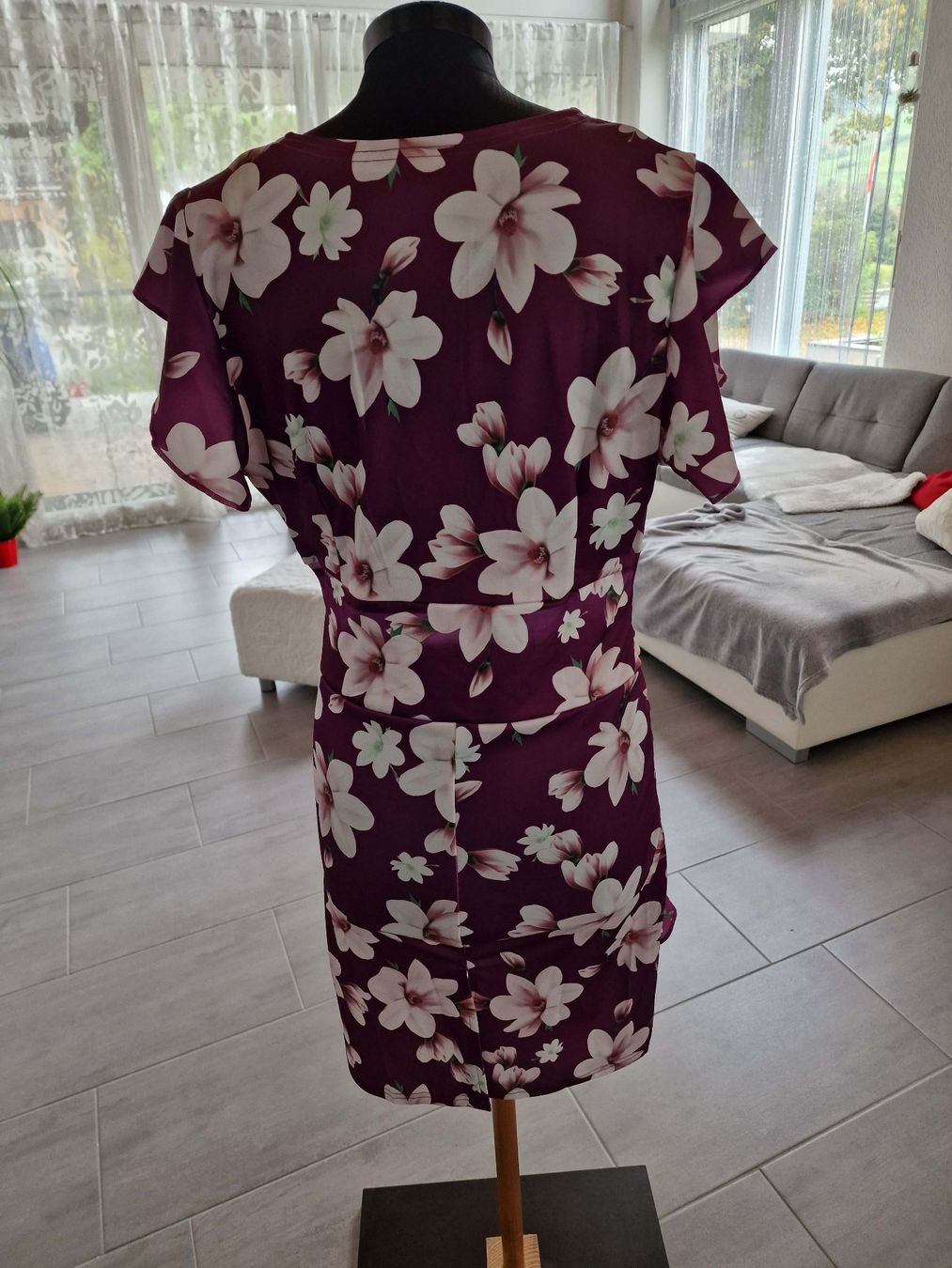 Vestiti: Elegantes Kleid mit Blumen NEU – Nuovo e nell'imballaggio originale da Wil  AG venduto da Kfloh 1
