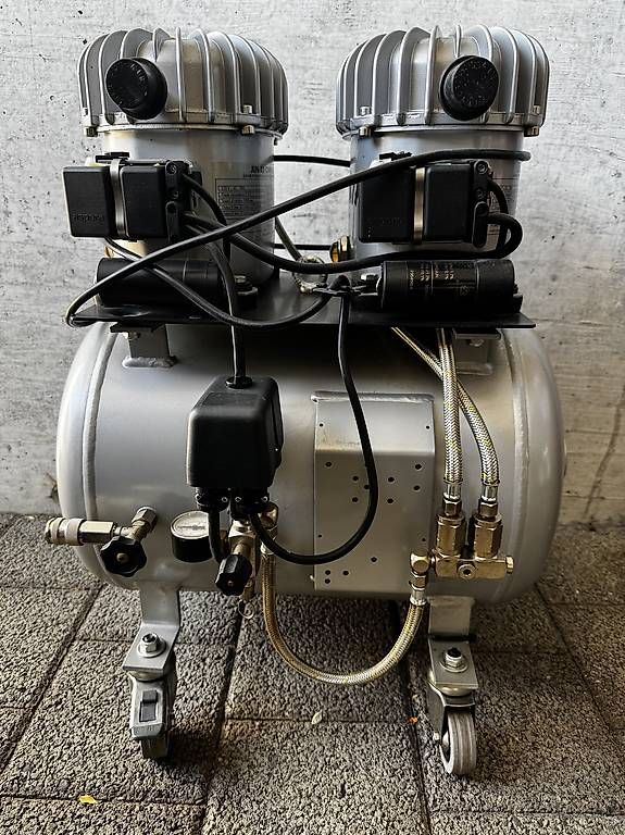 Jun-Air Compressori: Junair (Flüster) Kompressor – Usato da Luzern venduto da bulli_cyrano
