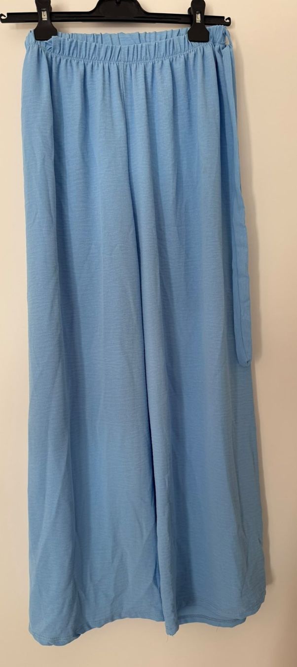 Pantaloni: Damen Stoffhose weit geschnitten hellblau onesize – Usato da Fällanden venduto da ala_k7vk 1