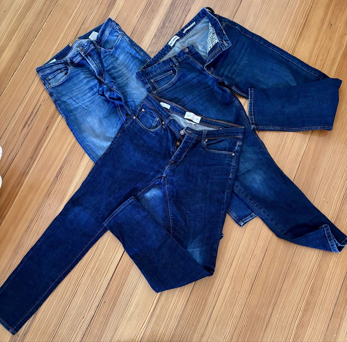 Lotti di vestiti: Markenjeans Trio Gr.34 – Usato da Lyss venduto da violin